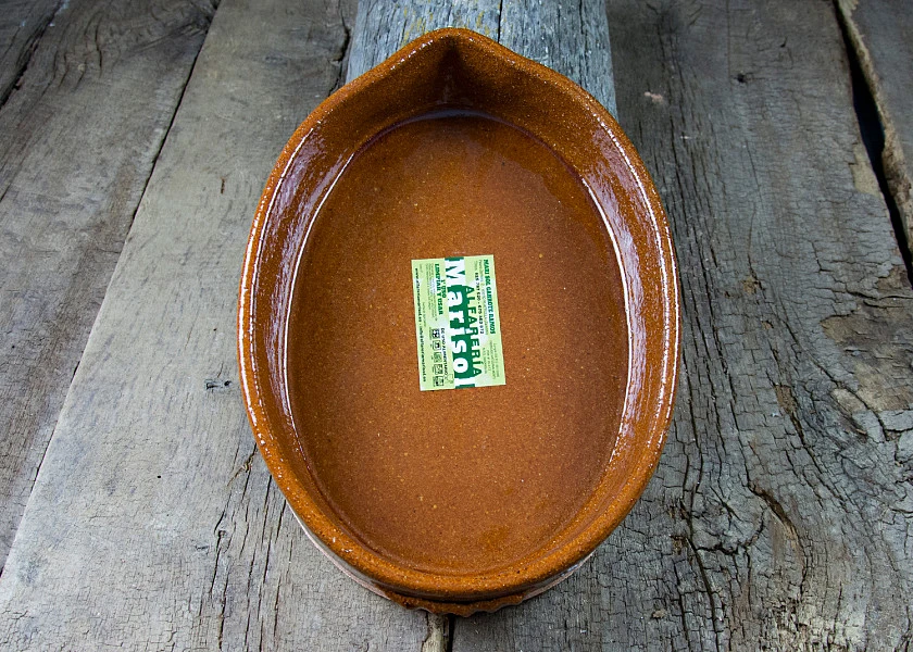 Asador de barro ovalado