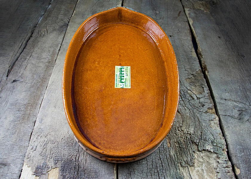 Asador de barro ovalado