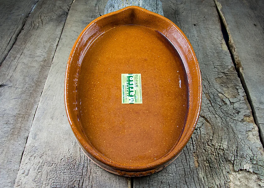 Asador de barro ovalado