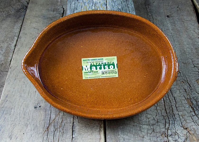 Asador de barro ovalado