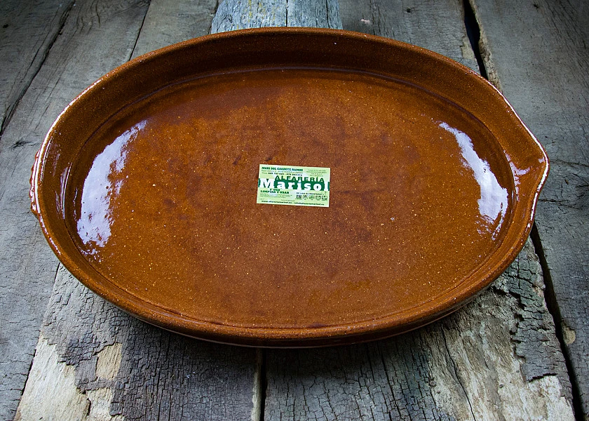 Asador de barro ovalado