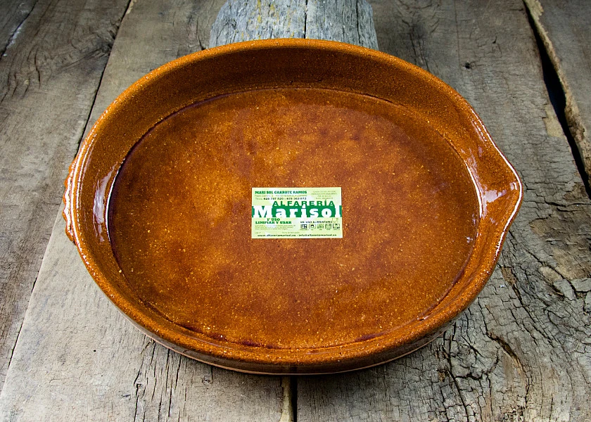 Asador de barro ovalado
