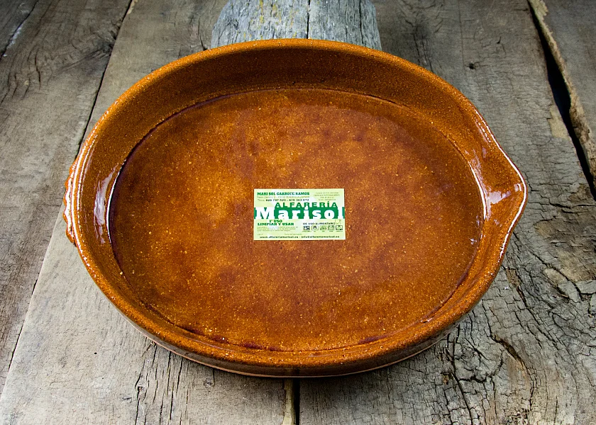 Asador de barro ovalado