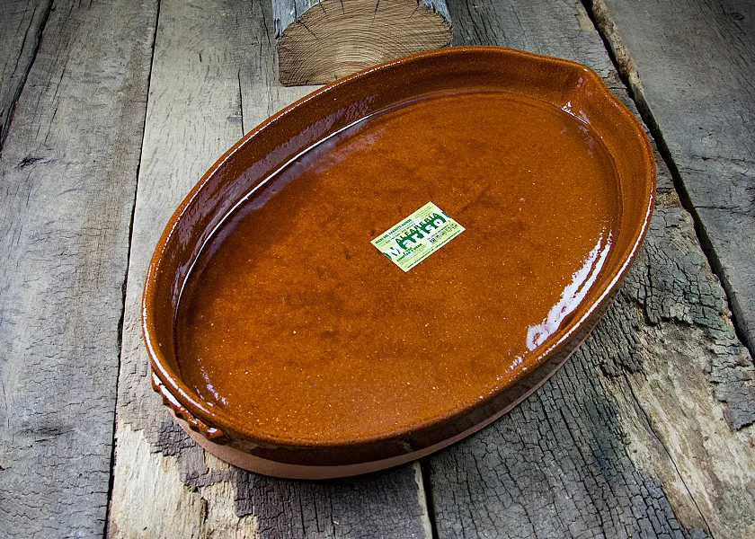 Asador de barro ovalado