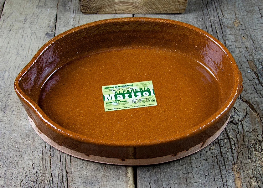 Asador de barro ovalado