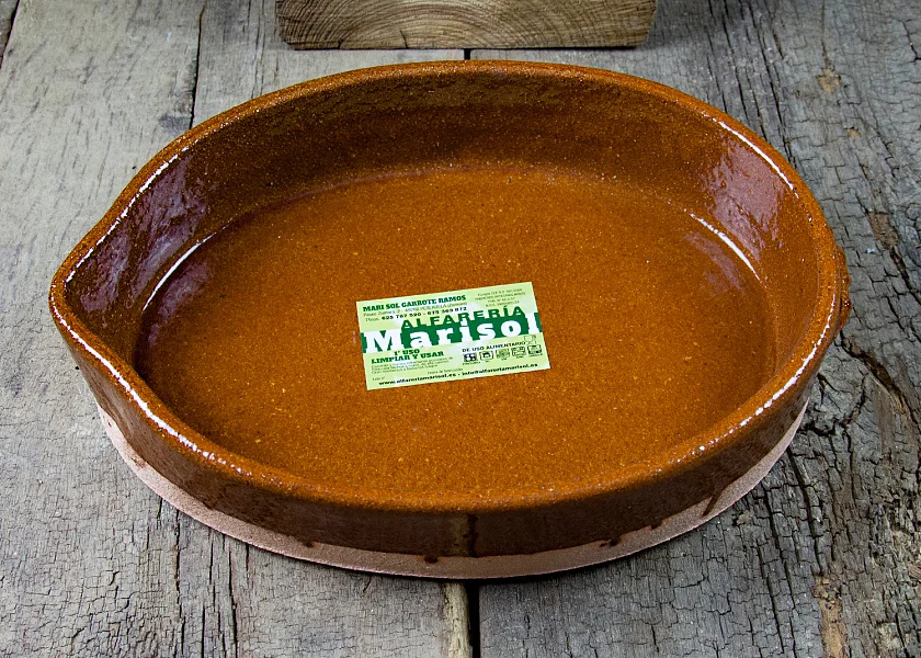 Asador de barro ovalado