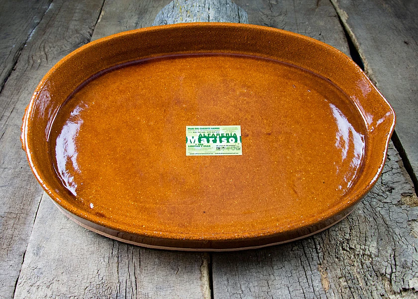 Asador de barro ovalado