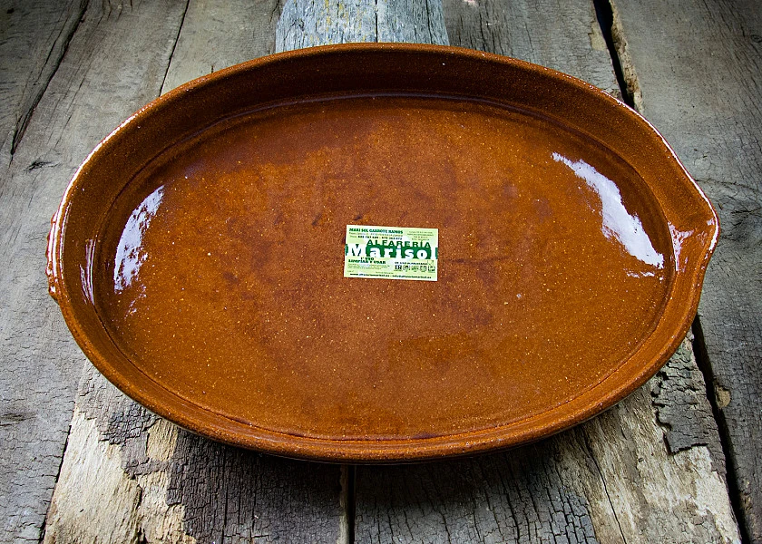 Asador de barro ovalado