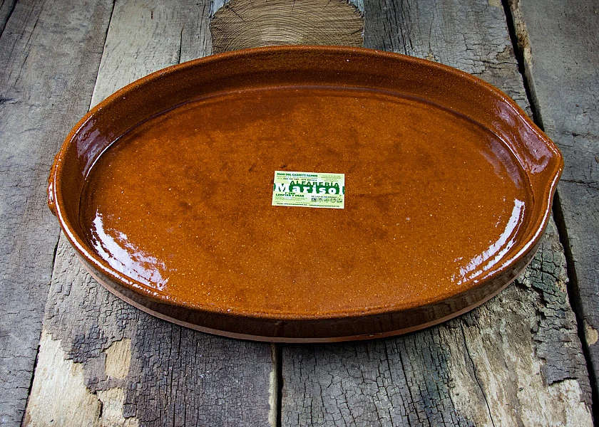 Asador de barro ovalado