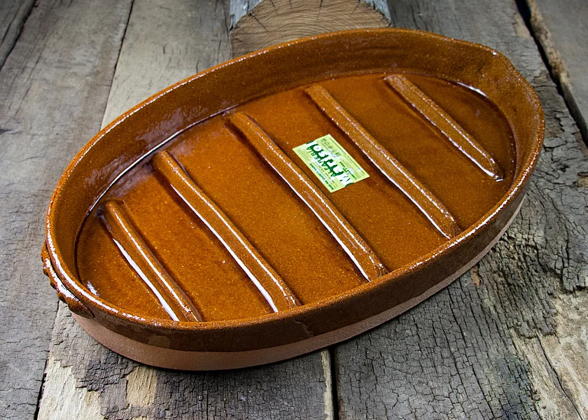 Asador de barro ovalado especial para asar cochinillo