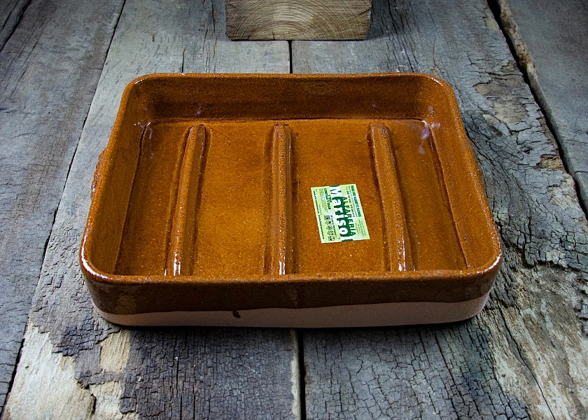 Asador de barro rectangular especial para asar cochinillos