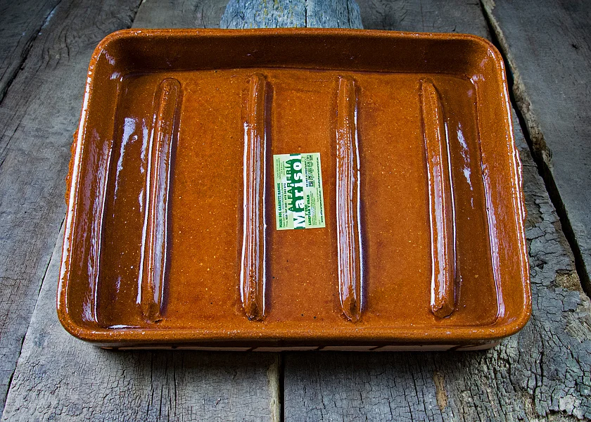 Asador de barro rectangular especial para asar cochinillos