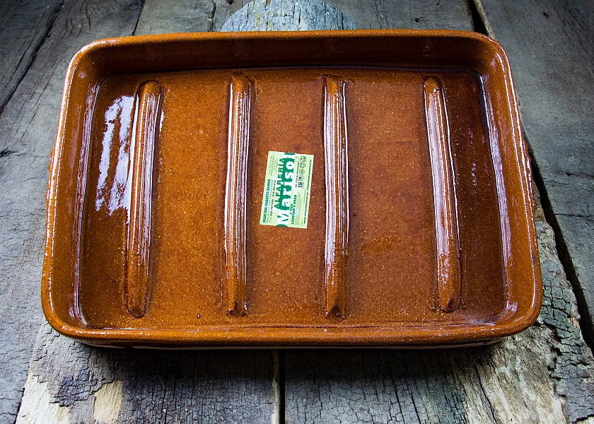 Asador de barro rectangular especial para asar cochinillos