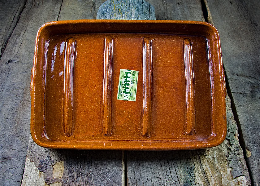 Asador de barro rectangular especial para asar cochinillos