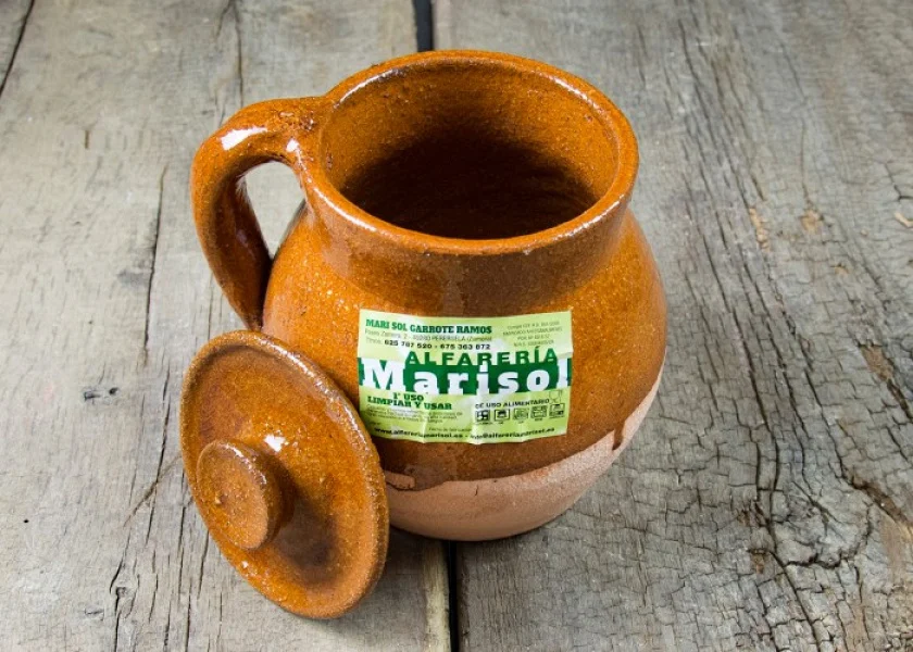 Clay stew pot special for fire with lid and handle Clay stew pot special for fire with lid and handle