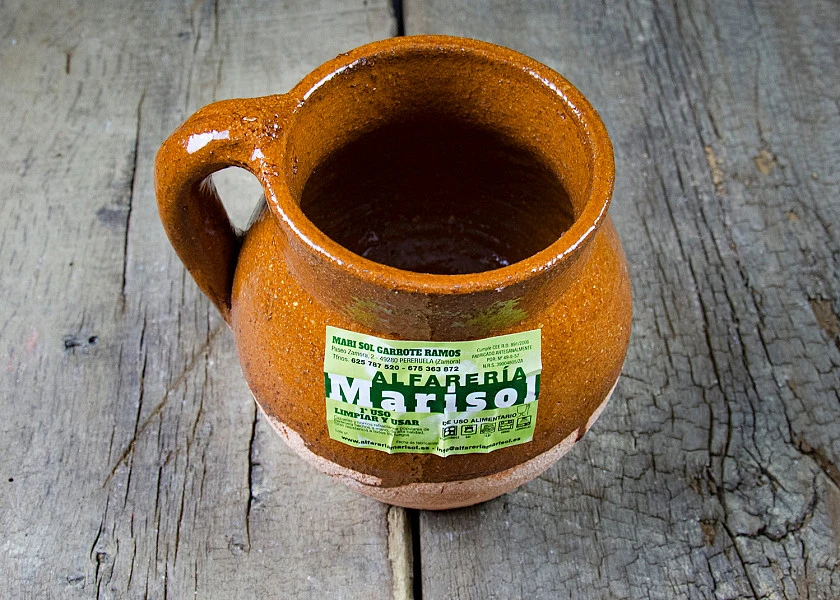 Clay stew pot special for fire with lid and handle