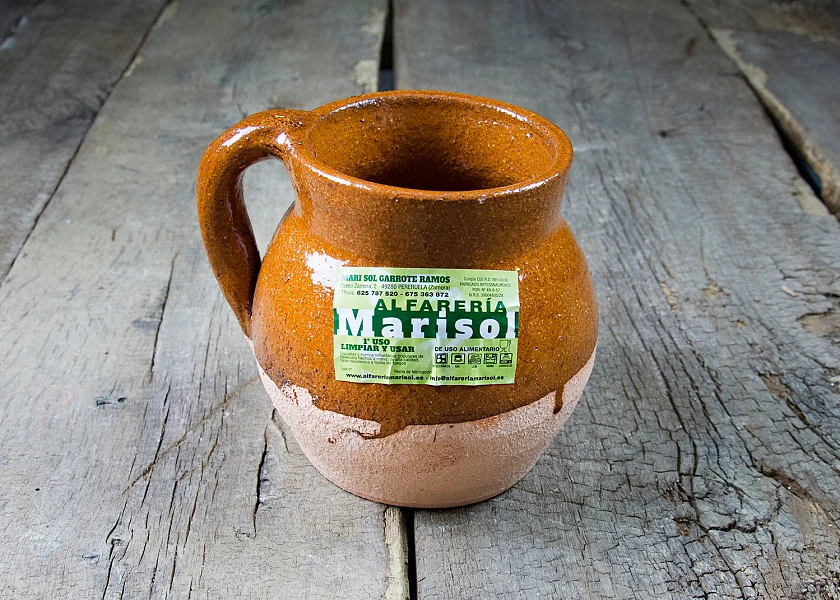 Clay stew pot special for fire with lid and handle