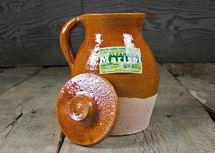 Clay stew pot special for fire with lid and handle