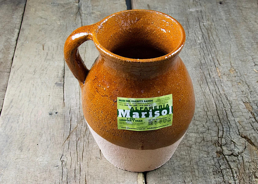 Clay stew pot special for fire with lid and handle