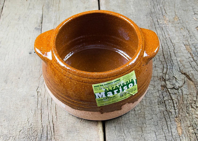 Olla de barro redonda con tapa