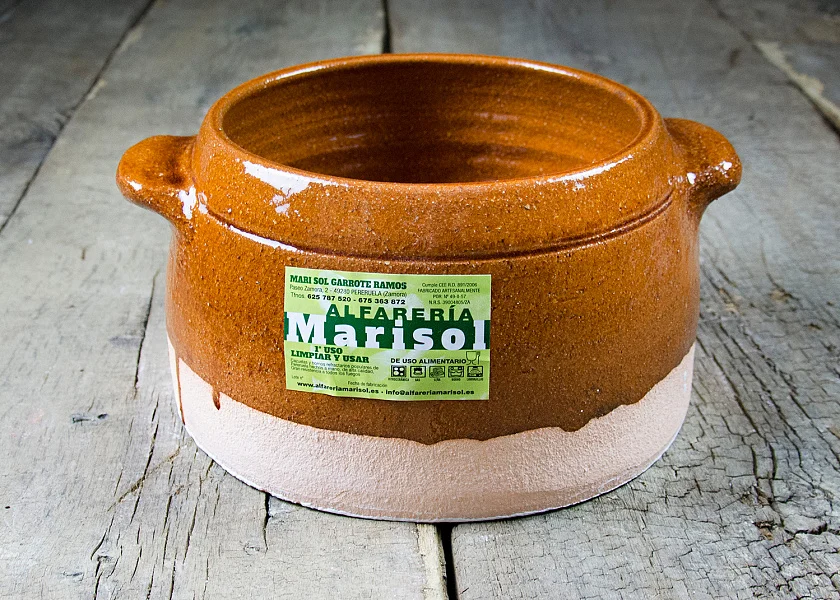 Olla de barro redonda con tapa