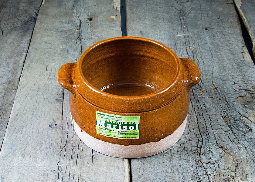 Olla de barro redonda con tapa
