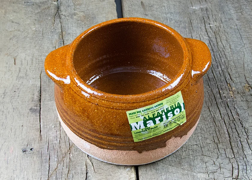 Olla de barro redonda con tapa