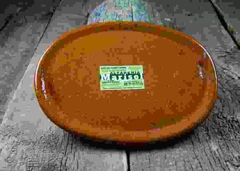 Oval-shaped clay dish special por Stone-grilled meat