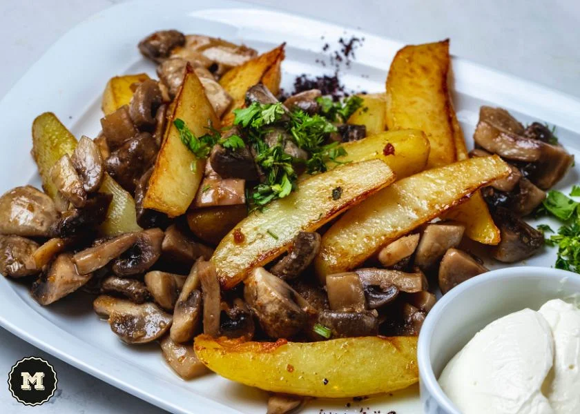 Oven roasted potatoes with mushrooms and mushrooms Oven roasted potatoes with mushrooms and mushrooms