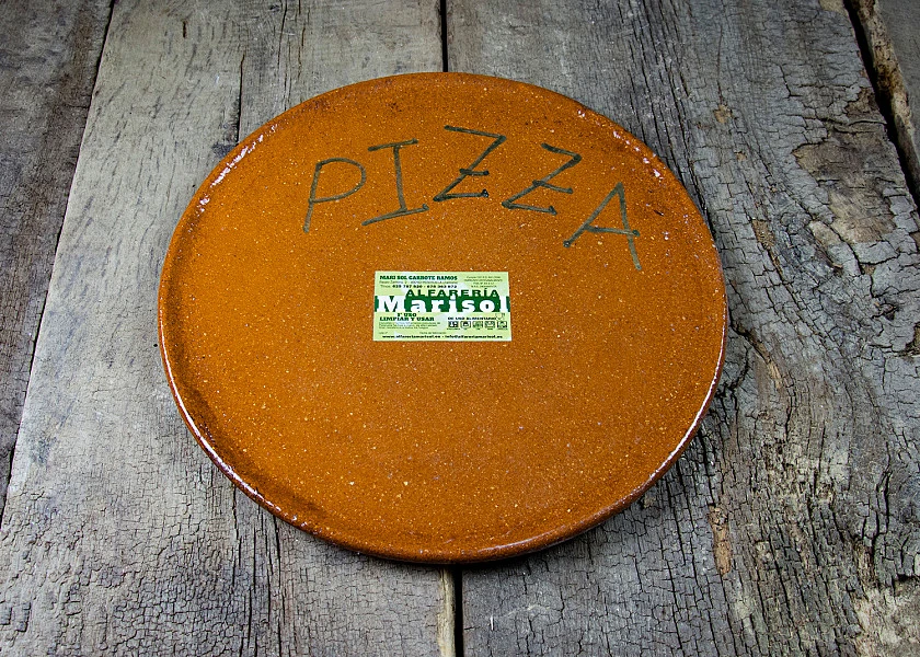 Plato de barro especial para pizza
