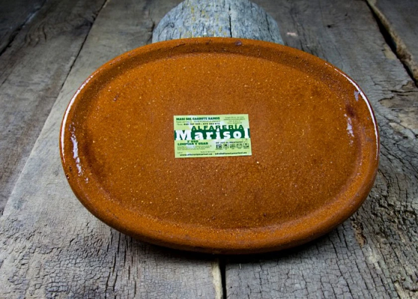 Plato de barro ovalado especial para carnes a la piedra