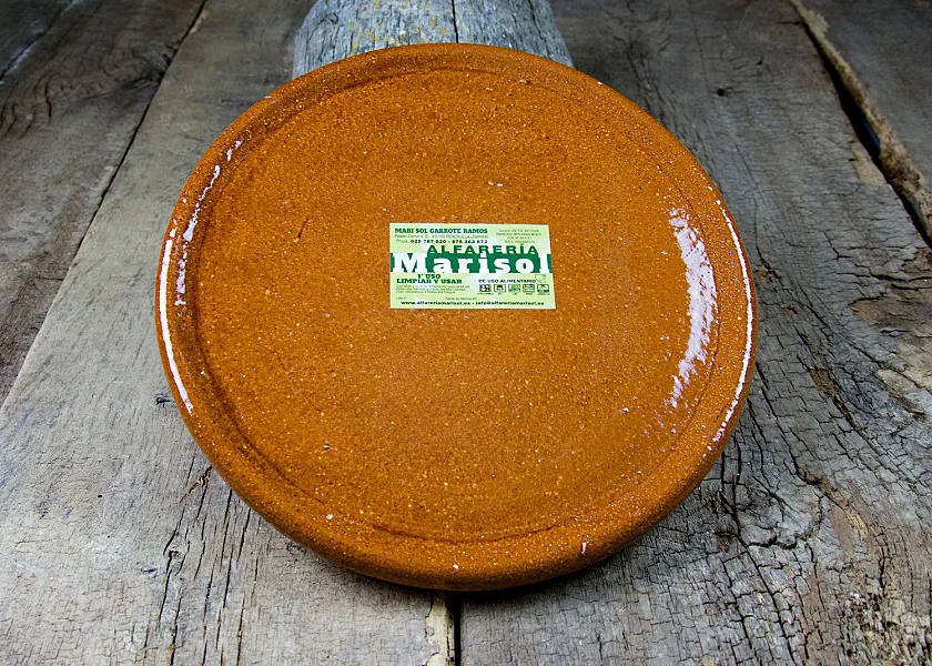Plato de barro redondo especial para carnes a la piedra