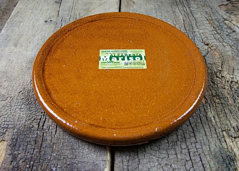 Plato de barro redondo especial para carnes a la piedra
