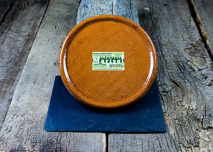 Plato de barro redondo especial para carnes a la piedra