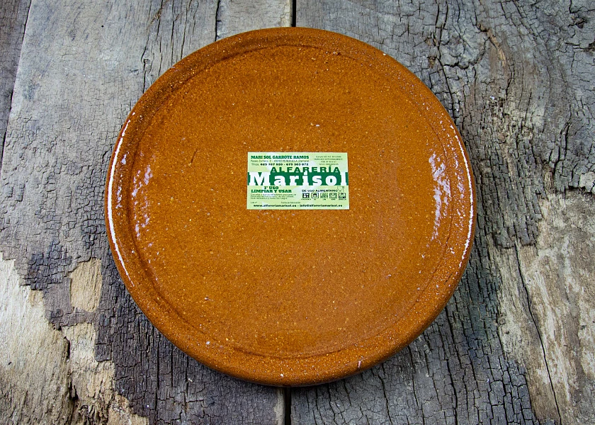 Plato de barro redondo especial para carnes a la piedra