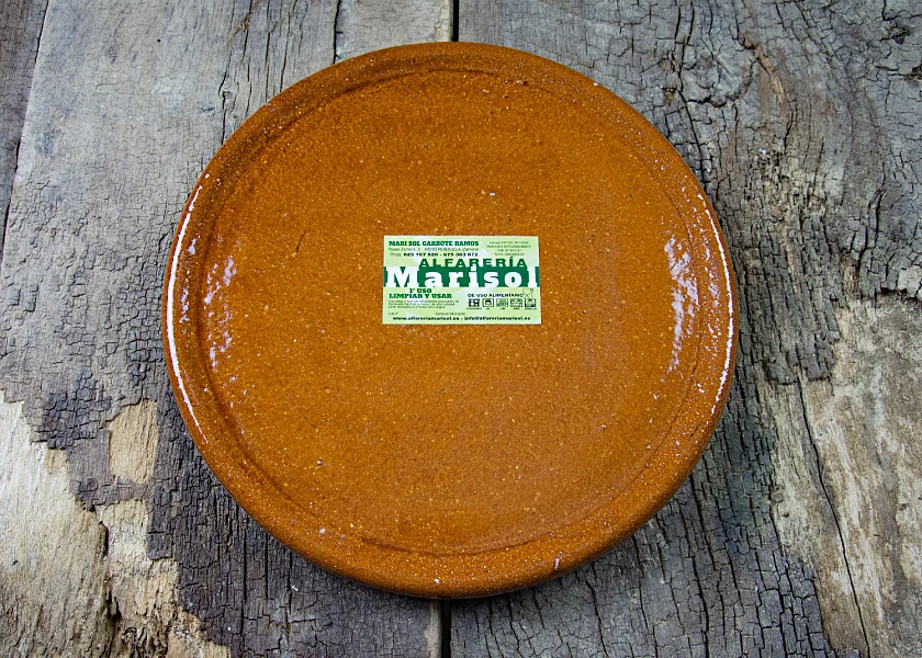 Plato de barro redondo especial para carnes a la piedra