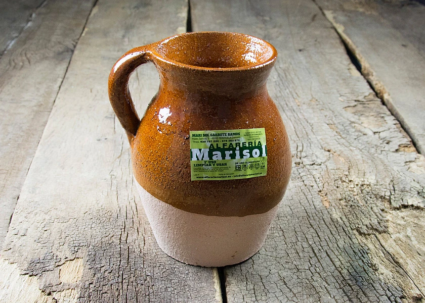Puchero de barro especial para lumbre con un asa y tapa