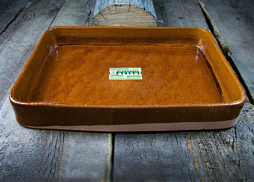 Rectangular-shaped clay roaster