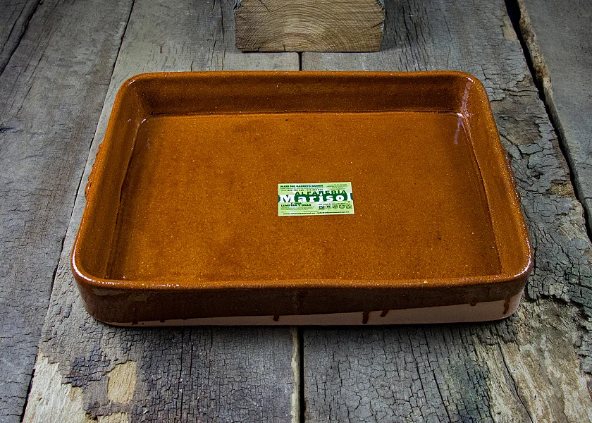 Rectangular-shaped clay roaster