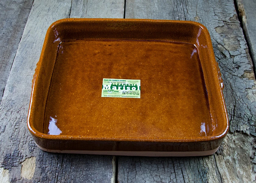 Rectangular-shaped clay roaster