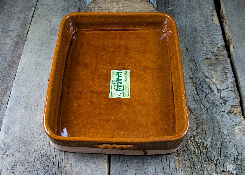 Rectangular-shaped clay roaster