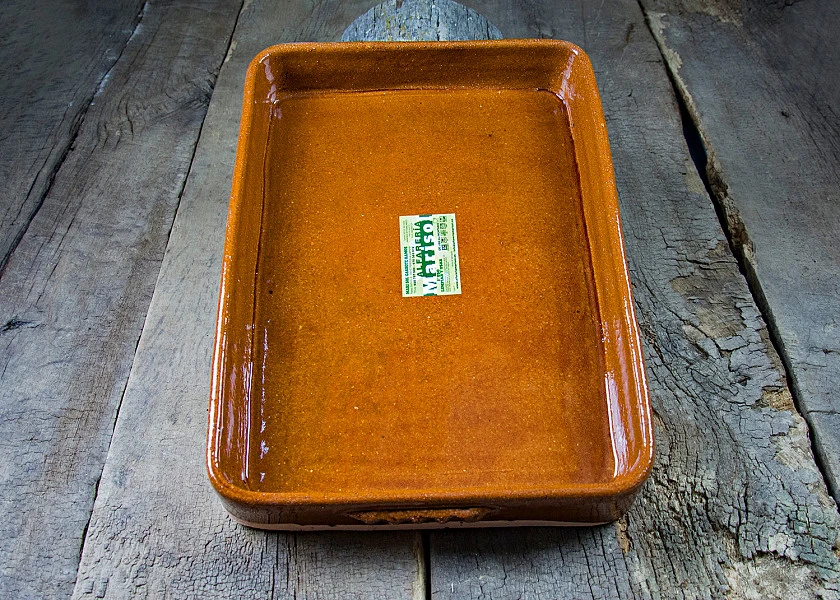 Rectangular-shaped clay roaster