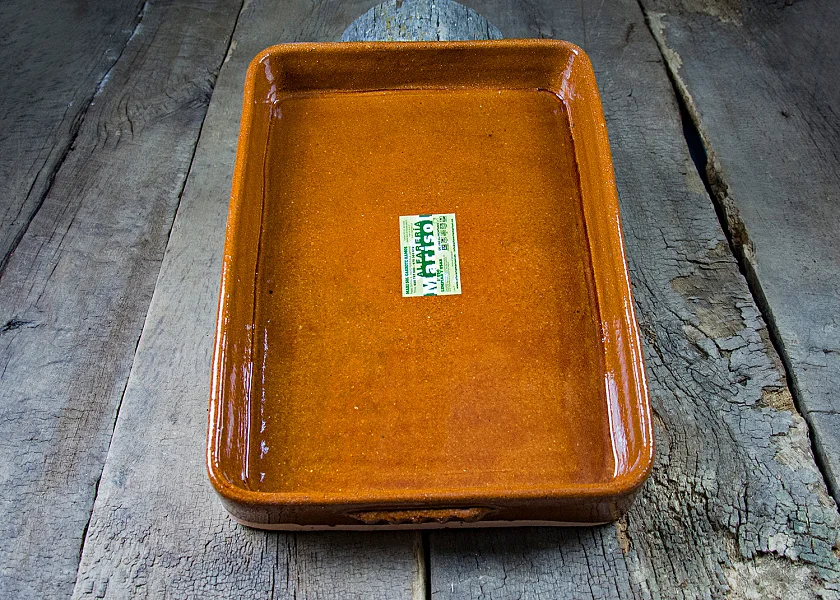 Rectangular-shaped clay roaster