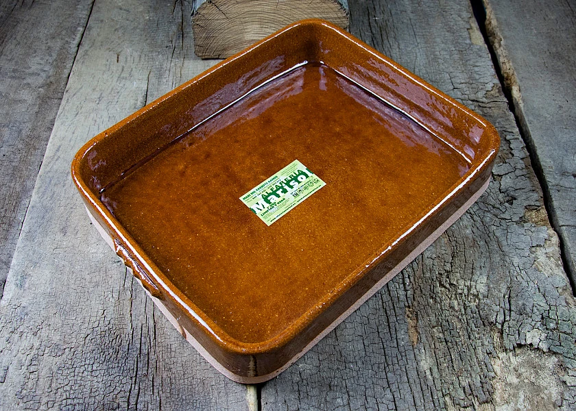 Rectangular-shaped clay roaster