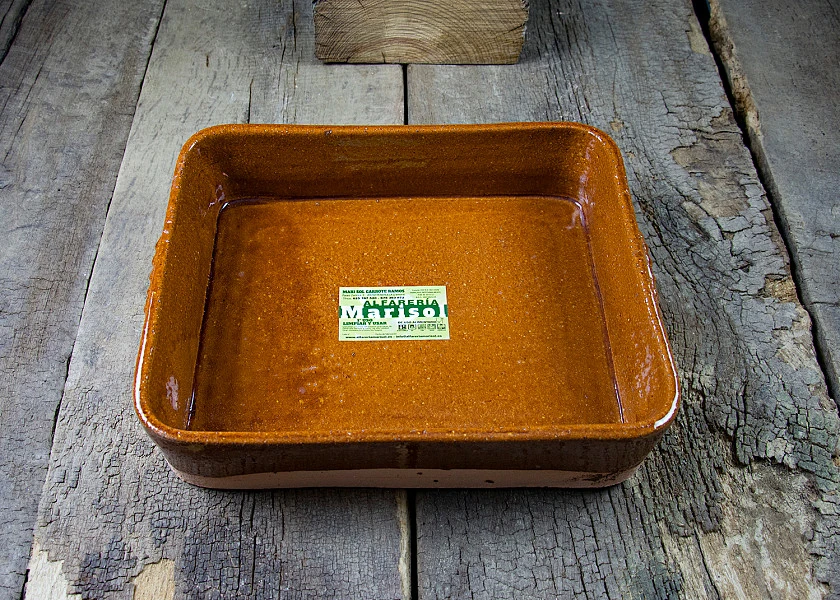 Rectangular-shaped clay roaster