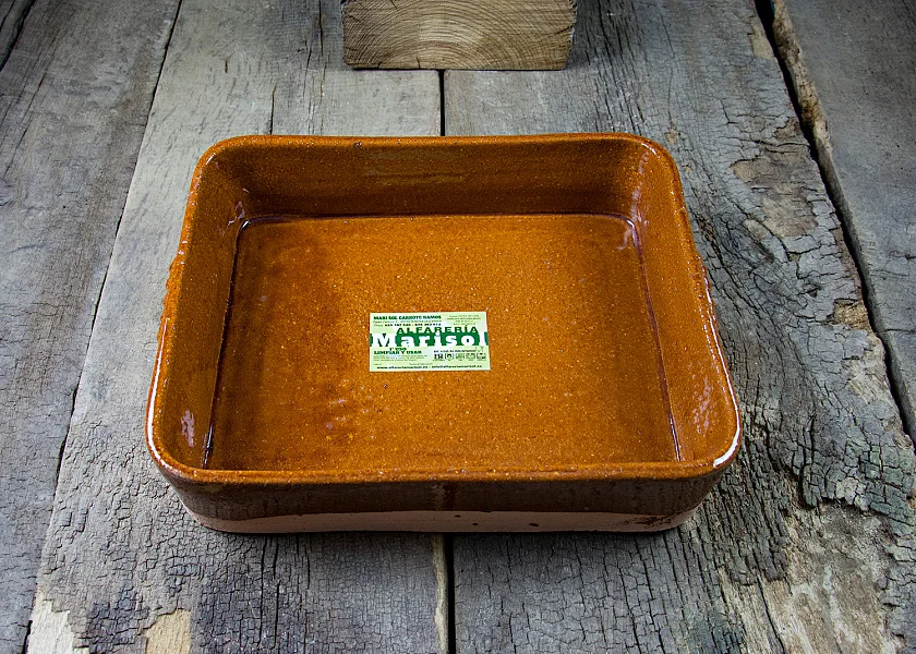 Rectangular-shaped clay roaster