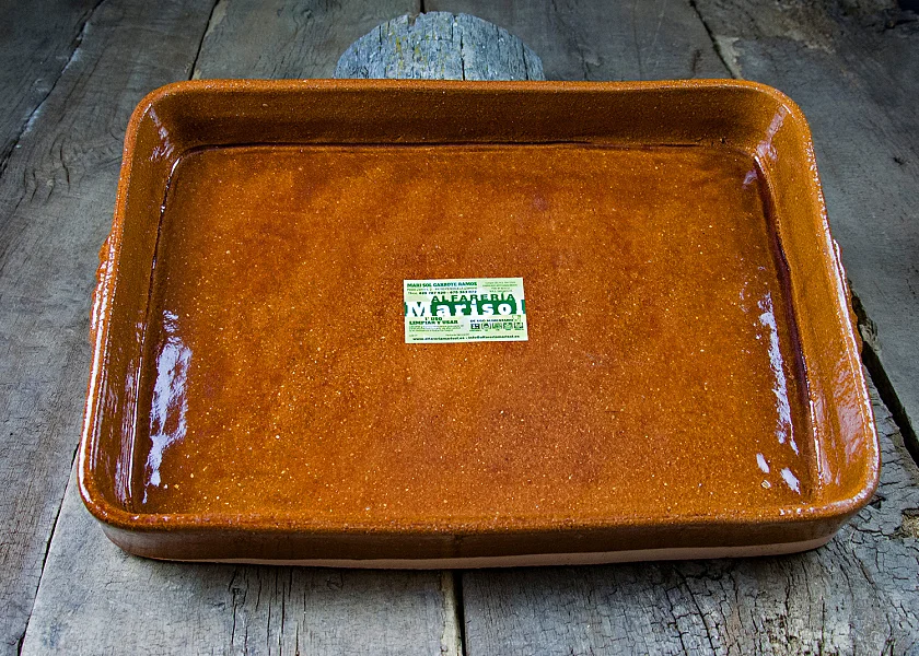 Rectangular-shaped clay roaster