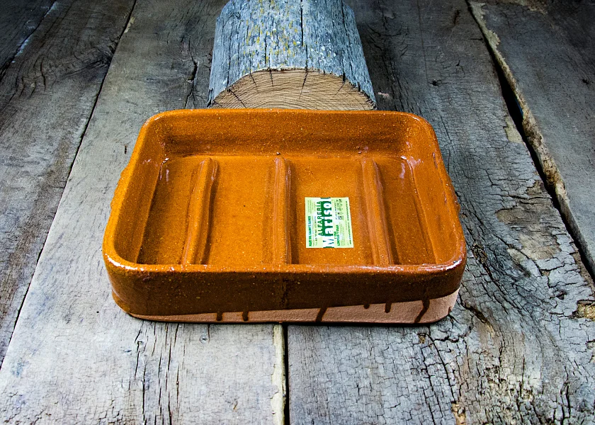 Rectangular-shaped clay roaster for suckling lambs