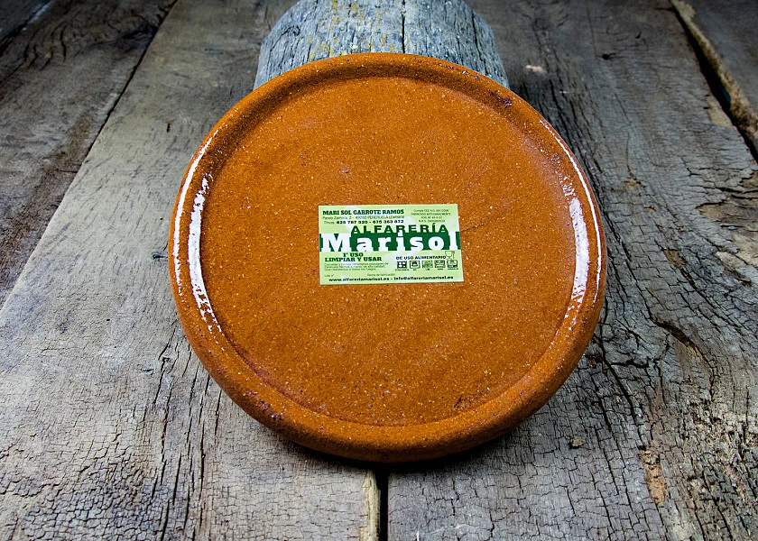 Round-shaped clay dish special for Stone-grilled meat