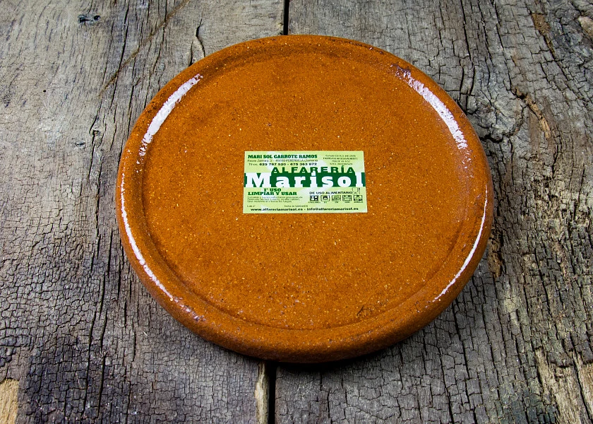 Round-shaped clay dish special for Stone-grilled meat